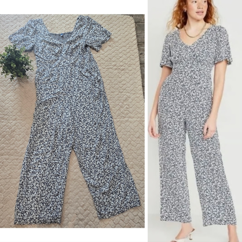 Old Navy Black & White Floral Short Sleeve Jumpsuit